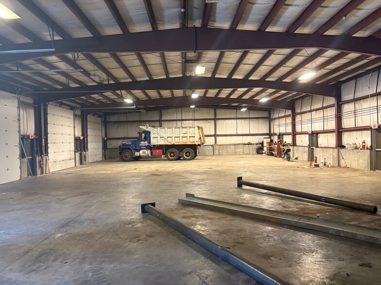 More Photos Of 27 Appian Way, Smithfield Warehouse For Lease