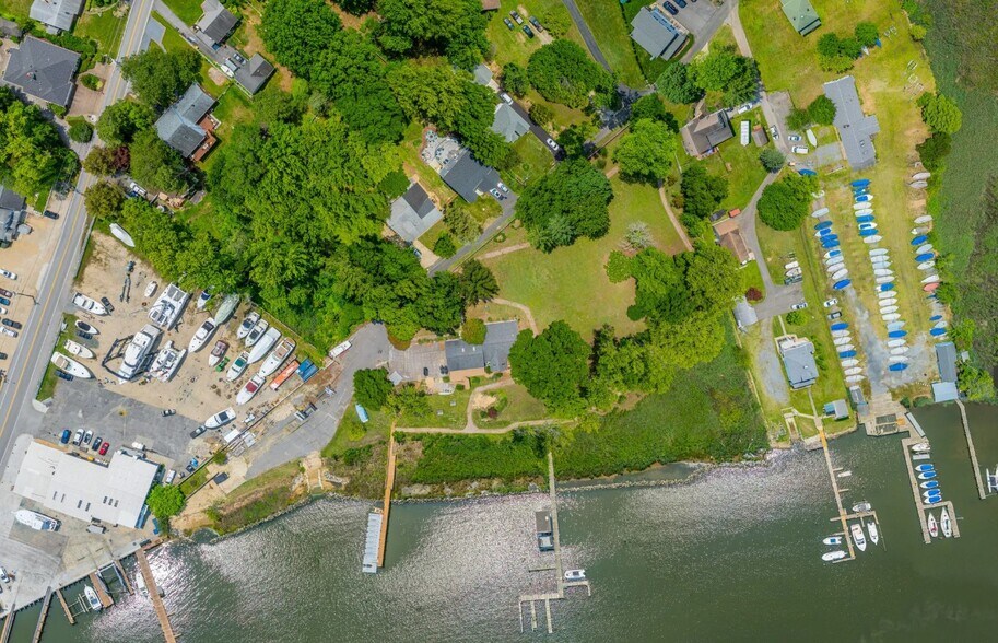 More Photos Of 1052 Old Turkey Point Rd, Edgewater Marina For Sale