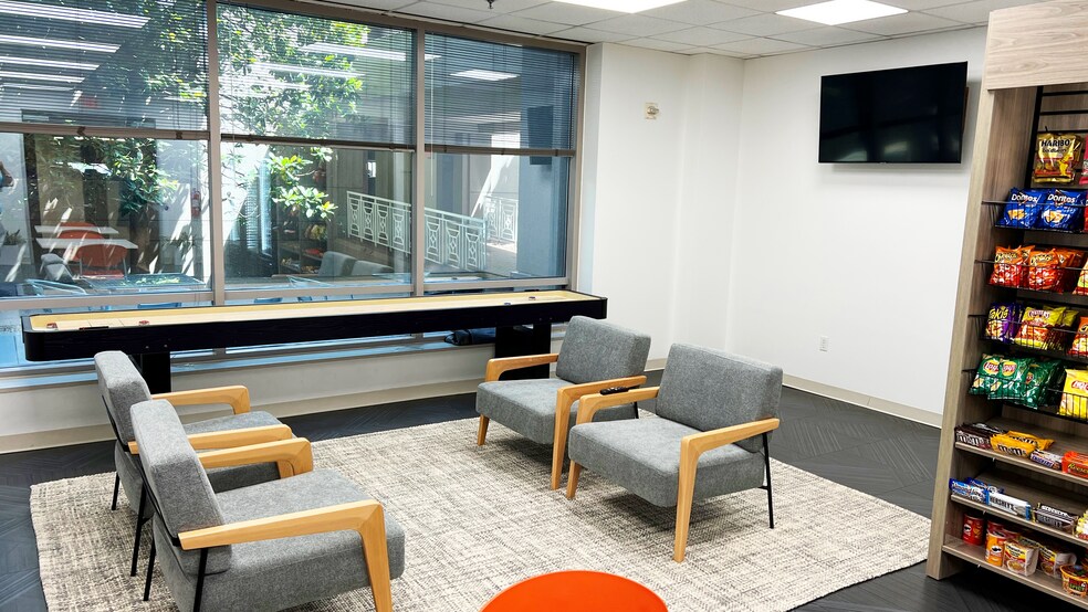 More Photos Of 909 Hidden Ridge Dr, Irving Office For Lease