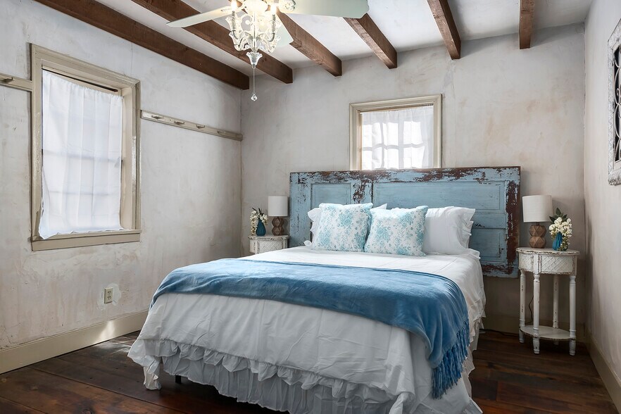 More Photos Of 104 E Austin St, Fredericksburg Storefront Retail Residential For Sale