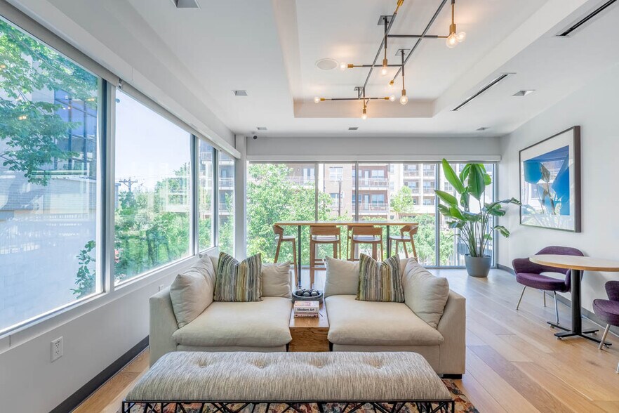 More Photos Of 3400 Oak Grove Ave, Dallas Office For Lease