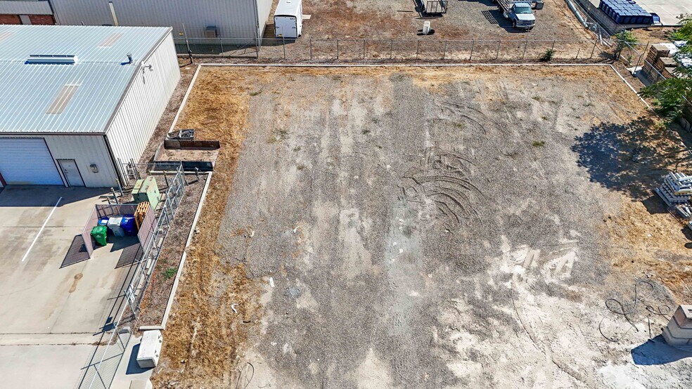 More Photos Of 240 Airpark Rd, Atwater Warehouse For Lease