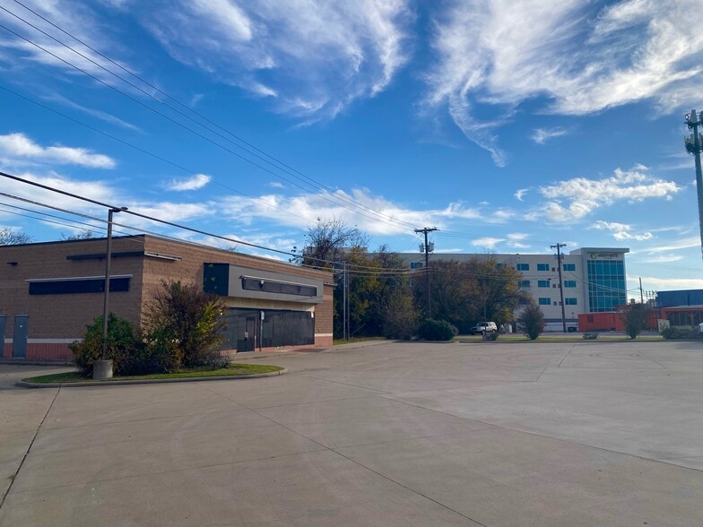 More Photos Of 2524 La Salle Ave, Waco Service Station For Lease