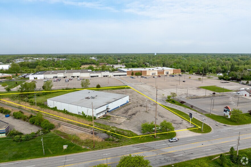 More Photos Of 3070 S Linden Rd, Flint Distribution For Lease