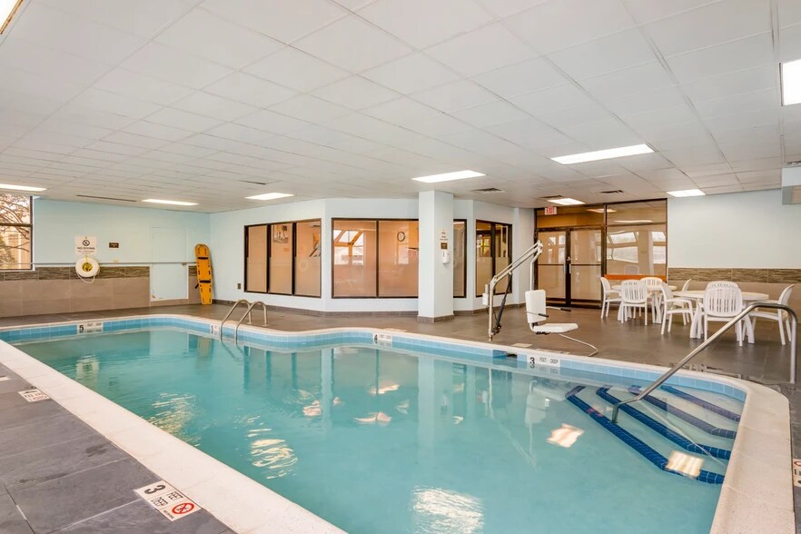 More Photos Of 110 Commerce Park Dr, Watertown Hotel For Sale