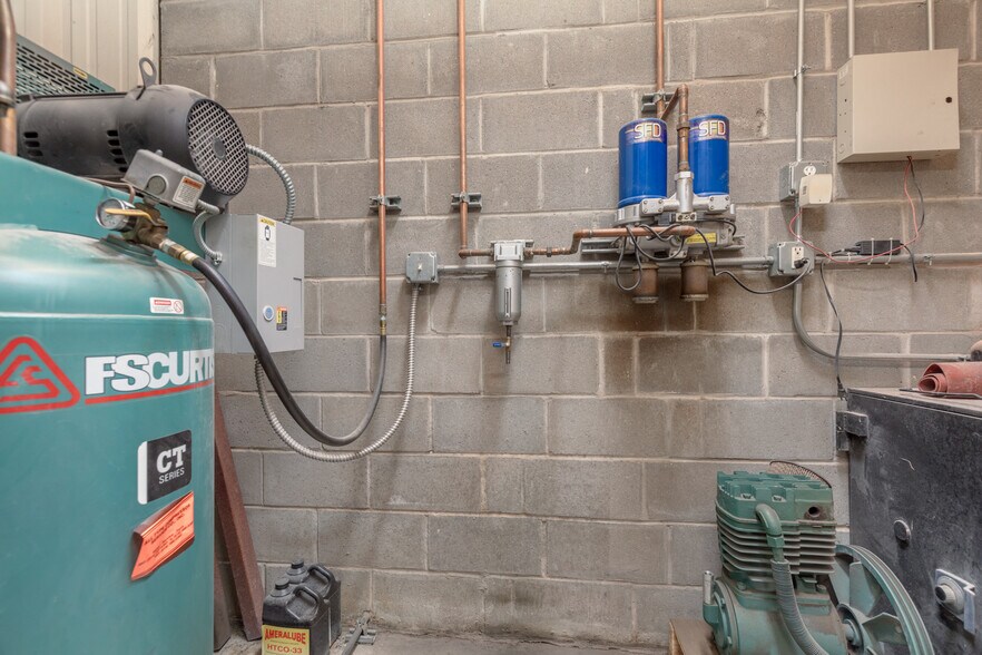 More Photos Of 2855 Magnolia Ave, Saint Louis Auto Repair For Sale