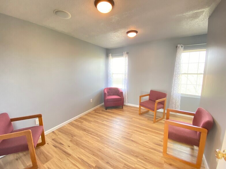 More Photos Of 27 S Main St, East Windsor Storefront Retail Office For Lease