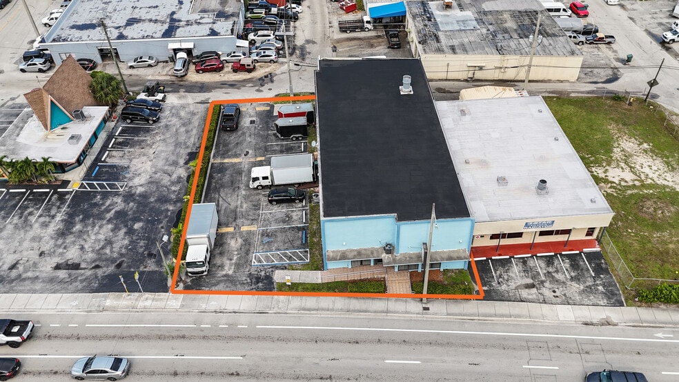 More Photos Of 4378 N Dixie Hwy, Oakland Park Warehouse For Sale