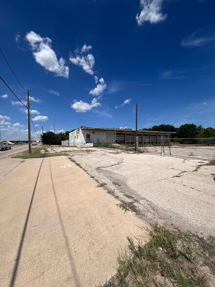 More Photos Of 1306 I-35 Interstate Frontage 76240, Gainesville Industrial For Sale