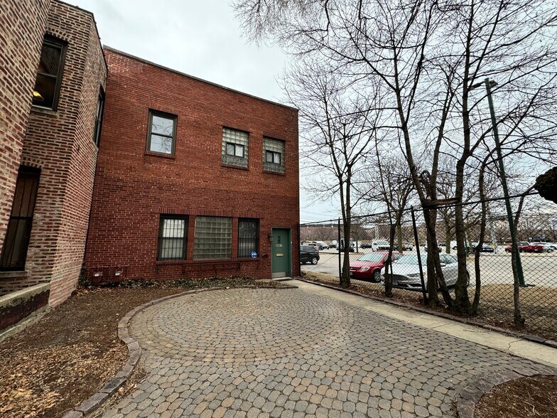 Primary Photo Of 2641 N Clybourn Ave, Chicago Storefront Retail Office For Lease