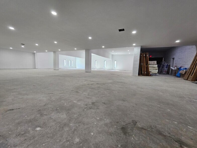 More Photos Of 1940 7th Ave S, Saint Petersburg Medical For Sale