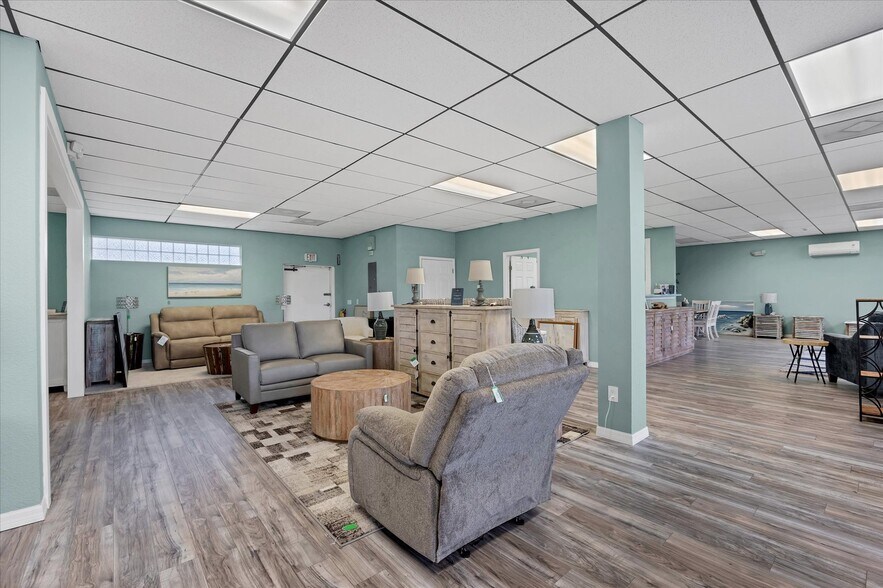 More Photos Of 3279 S Access Rd, Englewood Freestanding For Sale