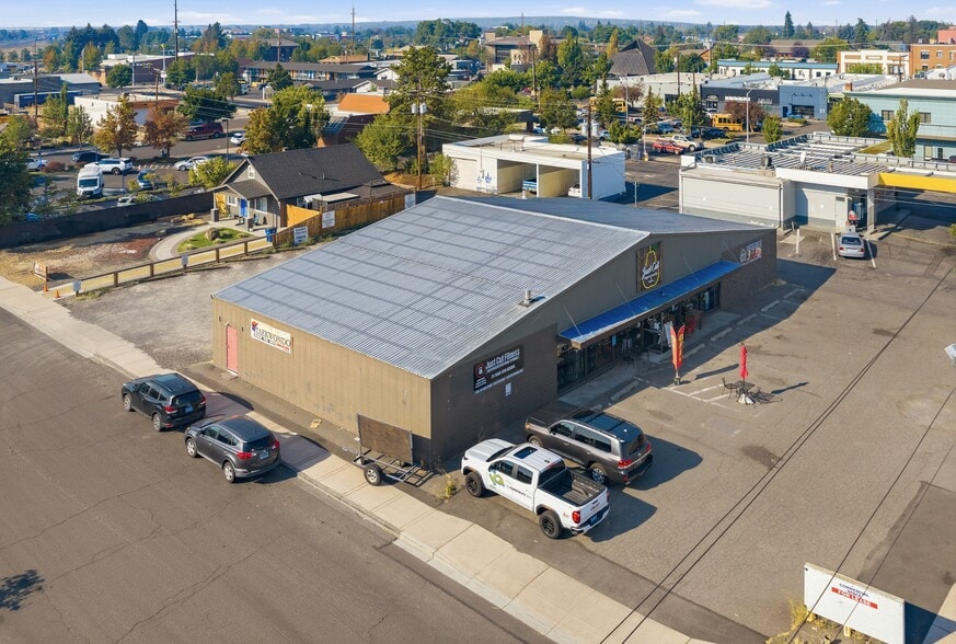 More Photos Of 412 SW Evergreen Ave, Redmond Freestanding For Lease