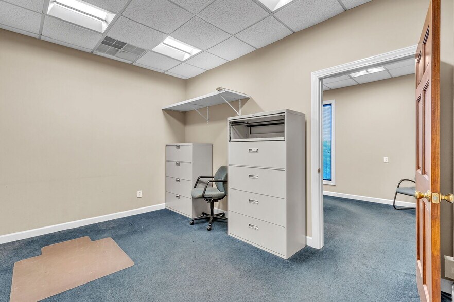 More Photos Of 4 Progress Rd, Greenville Flex For Lease