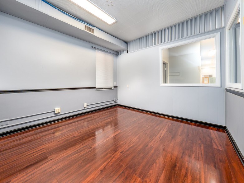 More Photos Of 2420 Wilson Blvd, Arlington Loft Creative Space For Lease