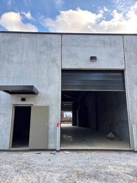 More Photos Of 6548 Ward Ave, North Charleston Light Distribution For Lease