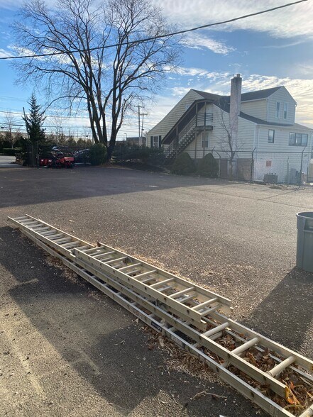More Photos Of 134 Cockeysville, Cockeysville Warehouse For Lease