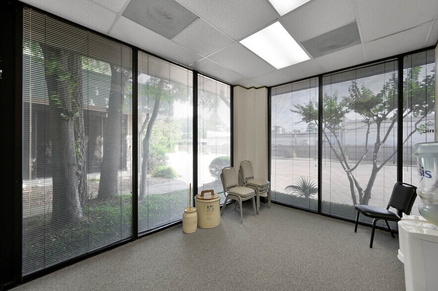 More Photos Of 1380 Stonehollow Dr, Humble Medical For Lease