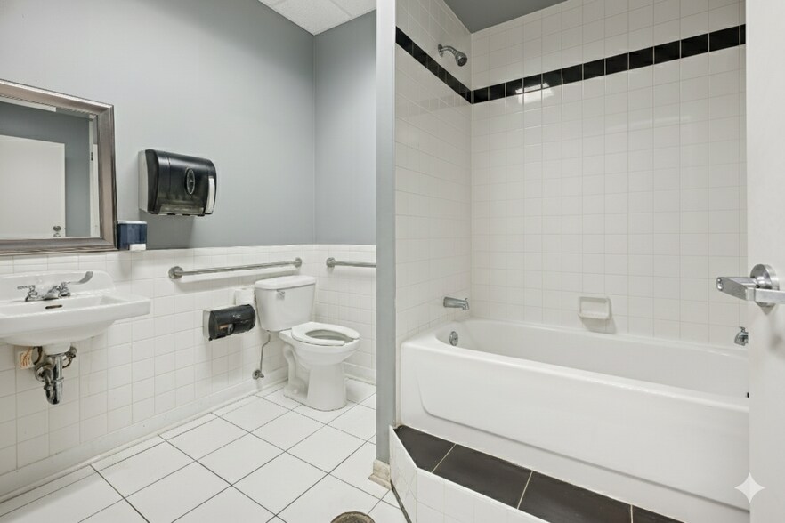 More Photos Of 4420-4428 N Clark St, Chicago Apartments For Sale