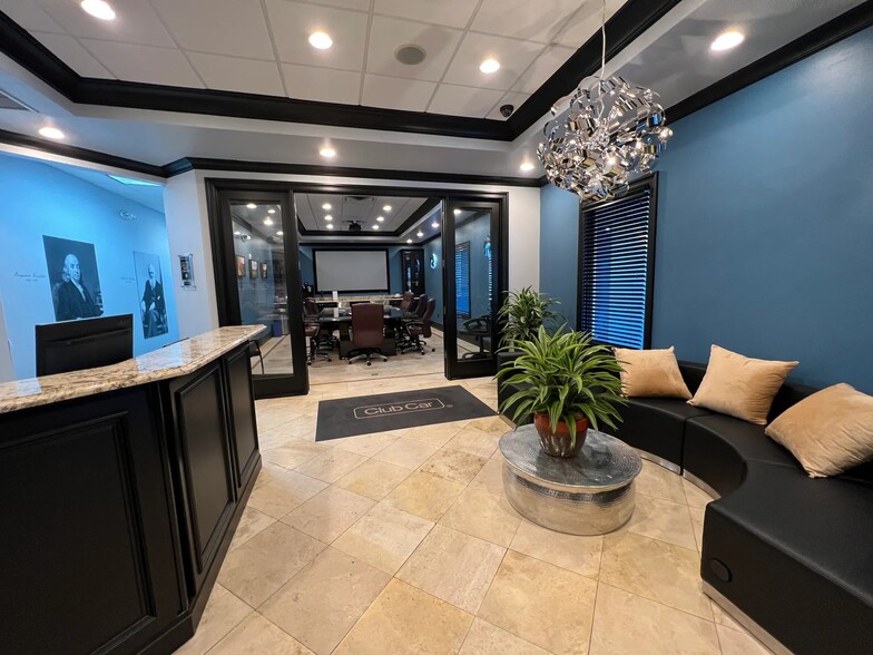 More Photos Of 1074 N Orange Ave, Sarasota Warehouse For Lease