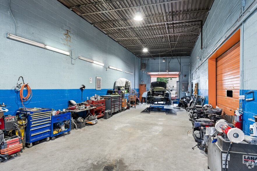 More Photos Of 720 Mulberry St, Allentown Auto Repair For Lease