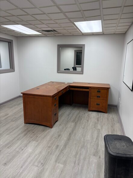 More Photos Of 10578 River Rd, Wellsburg Warehouse For Lease