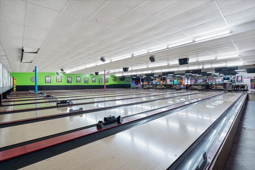 More Photos Of 1490 Highway 412 W, Siloam Springs Bowling Alley For Sale