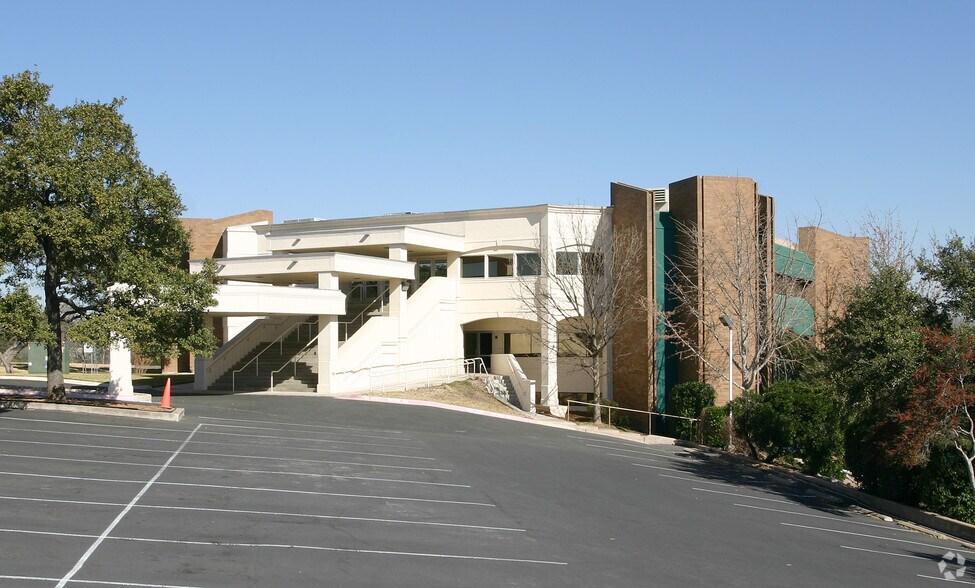 More Photos Of 220 Foremost Dr, Austin Schools For Lease