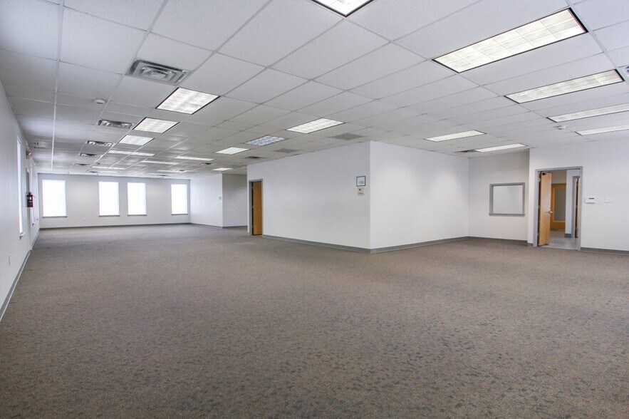 More Photos Of 1921 Corporate Dr, San Marcos Office For Lease