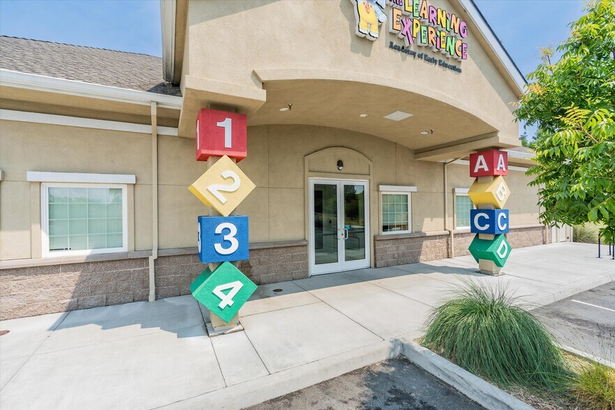 More Photos Of 6150 Commerce Blvd, Rohnert Park General Retail For Sale