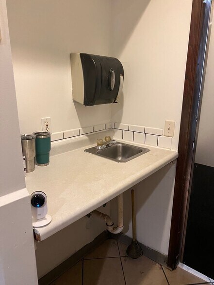 More Photos Of 418-420 E State St, Rockford Storefront For Sale