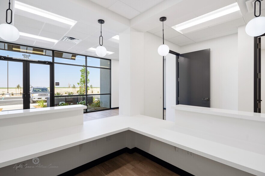 More Photos Of 11905 Bolthouse Dr, Bakersfield Unknown For Lease