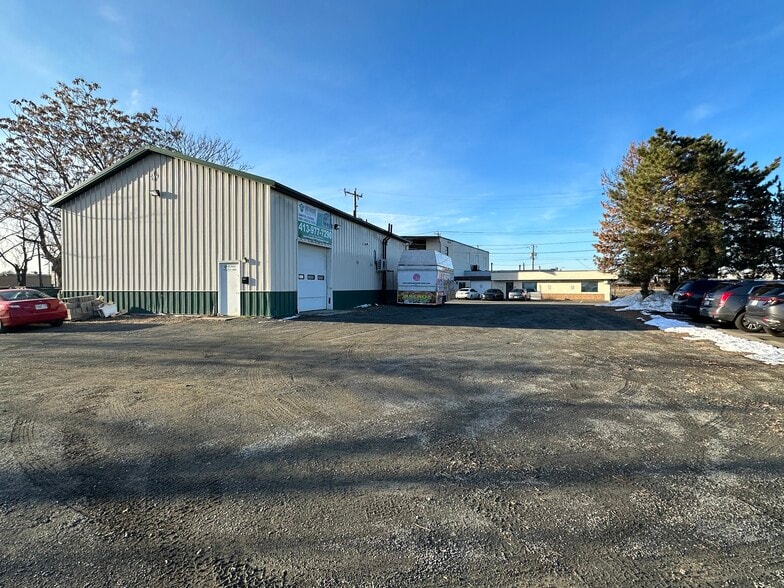 More Photos Of 733-759 Memorial Ave, West Springfield Showroom For Sale