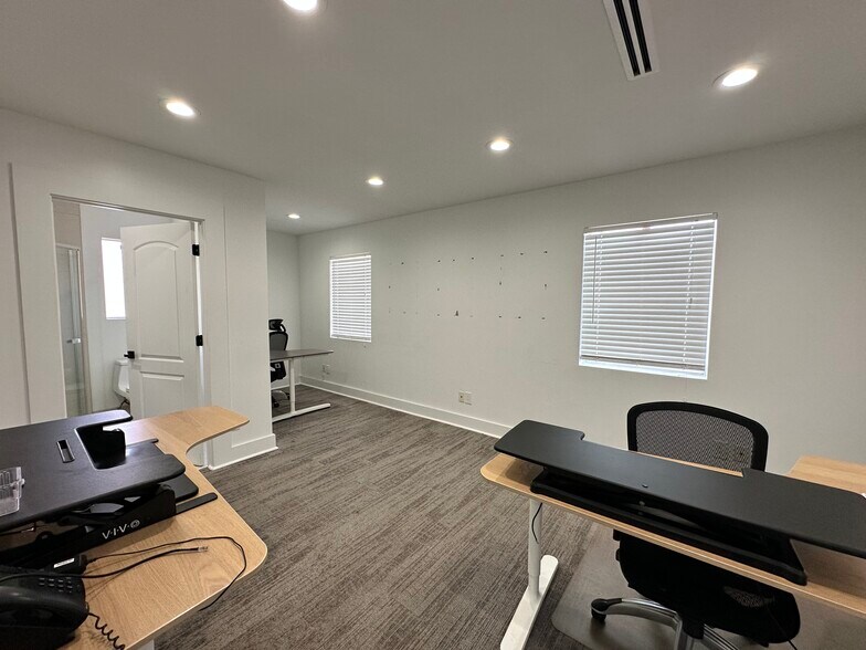 More Photos Of 1040 S Federal Hwy, Hollywood Office For Sale