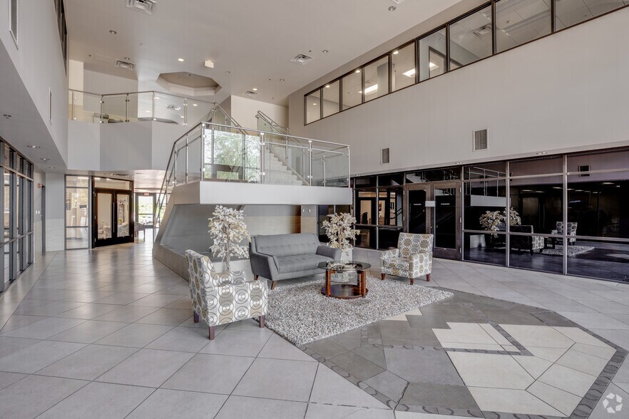 More Photos Of 963 N Gilbert Rd, Gilbert Unknown For Lease