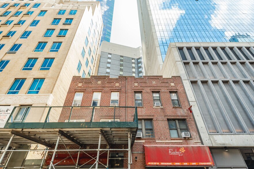 More Photos Of , Long Island City General Retail For Sale