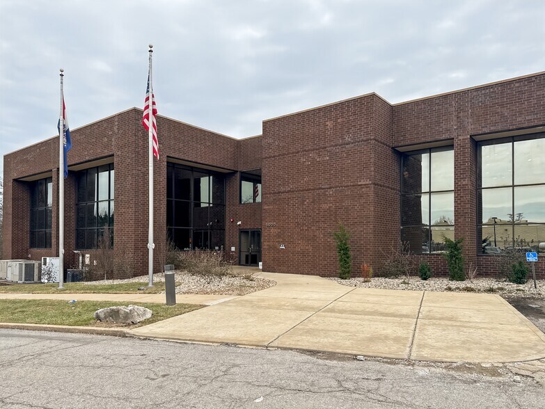 More Photos Of 5000 Cedar Plaza Pky, Saint Louis Coworking Space