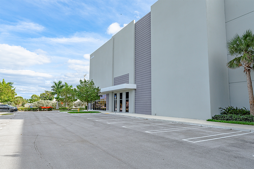 More Photos Of 12000 NW 39 St, Coral Springs Unknown For Lease