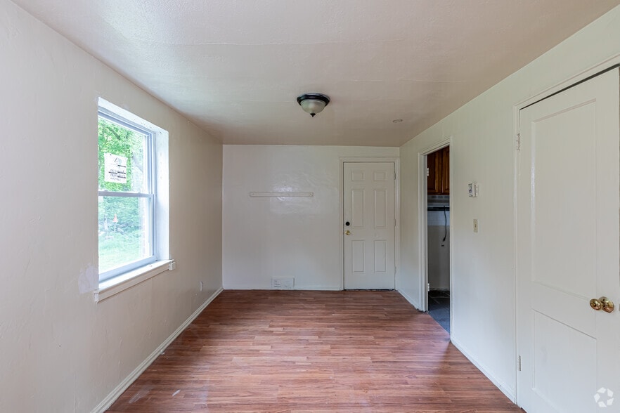 More Photos Of 35 Woodland Dr, Hartford Apartments For Sale