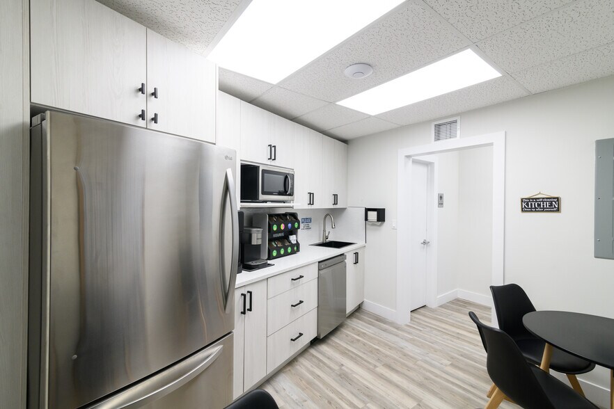 More Photos Of 4624 Hollywood Blvd, Hollywood Coworking Space
