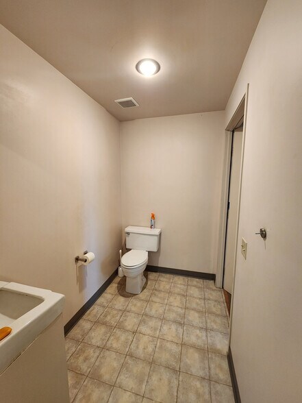 More Photos Of 1240 S Westlake Blvd, Westlake Village Medical For Sale