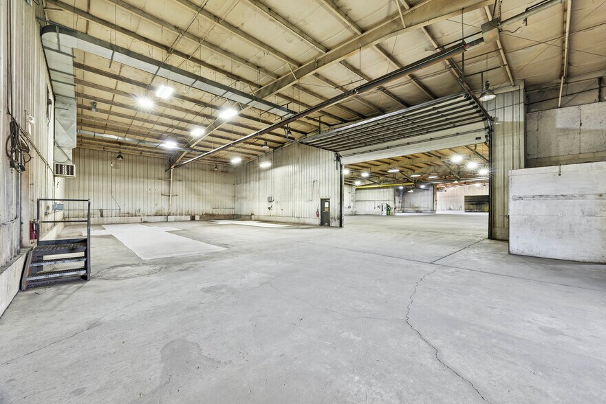 More Photos Of 5704 E 1700 North Rd, Danvers Industrial For Lease