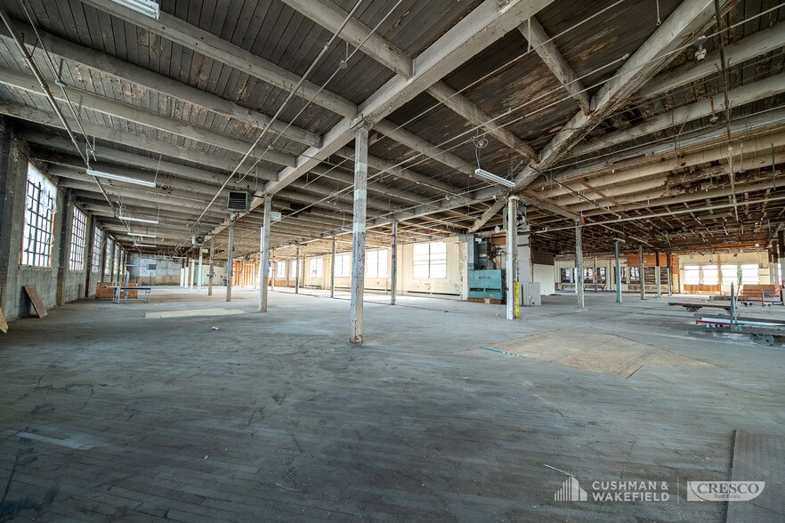 More Photos Of 850 E 72nd St, Cleveland Warehouse For Lease