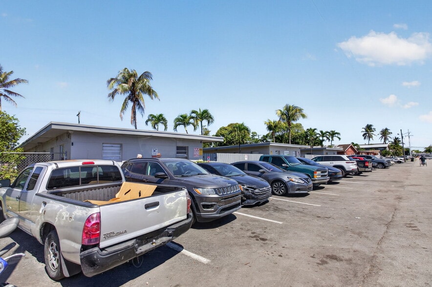 More Photos Of 821-825 NW 10th Ter, Fort Lauderdale Apartments For Sale
