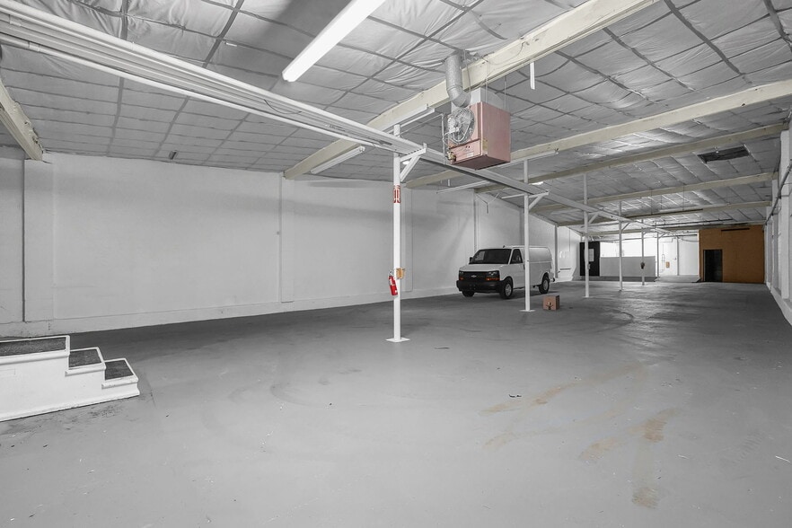 More Photos Of 1150-1180 Corrugated Way, Columbus Warehouse For Lease