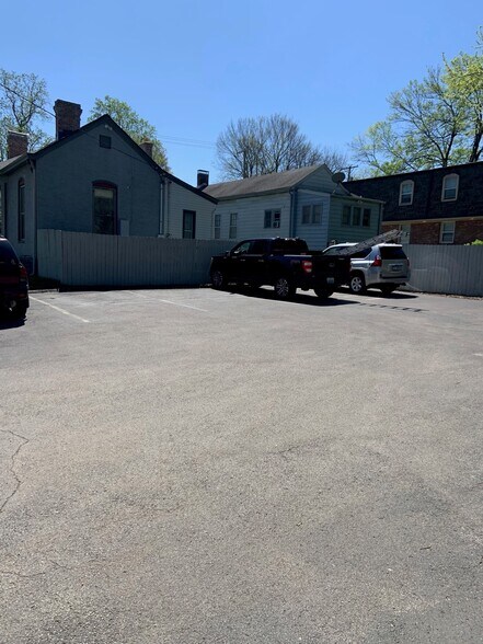 More Photos Of 635 N Broadway, Lexington Office For Sale