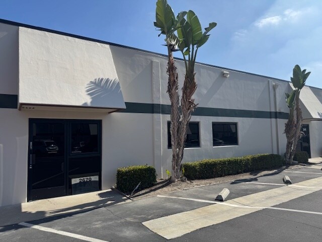 More Photos Of 2650-2676 S Grand Ave, Santa Ana Warehouse For Lease