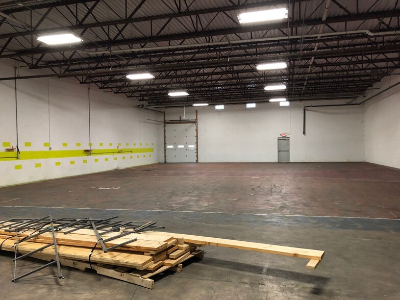 More Photos Of 4455 Chambers Hill Rd, Harrisburg Manufacturing For Lease