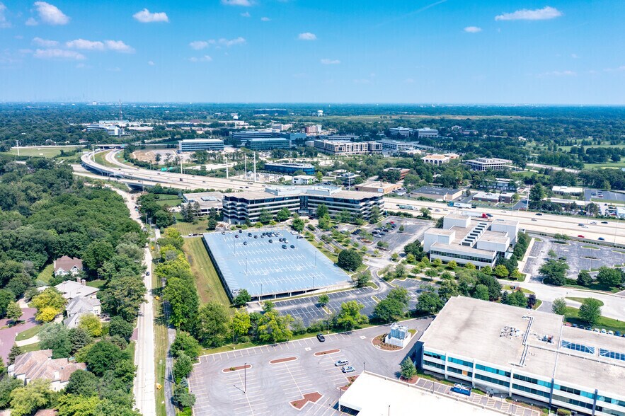 More Photos Of 700 Commerce Dr, Oak Brook Coworking Space