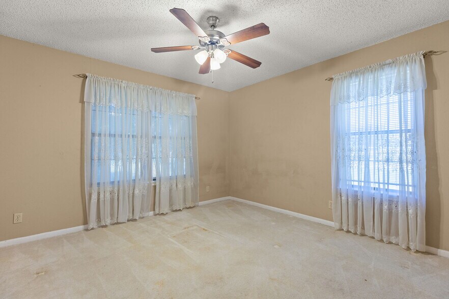 More Photos Of 12409 Lowden Ln, Manchaca Flex For Sale